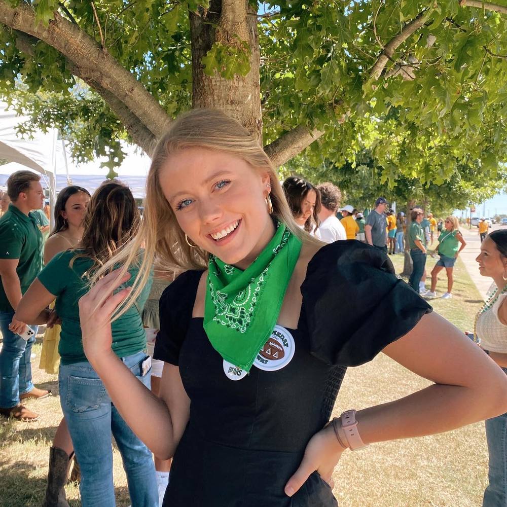 Meet your Posher, Laura